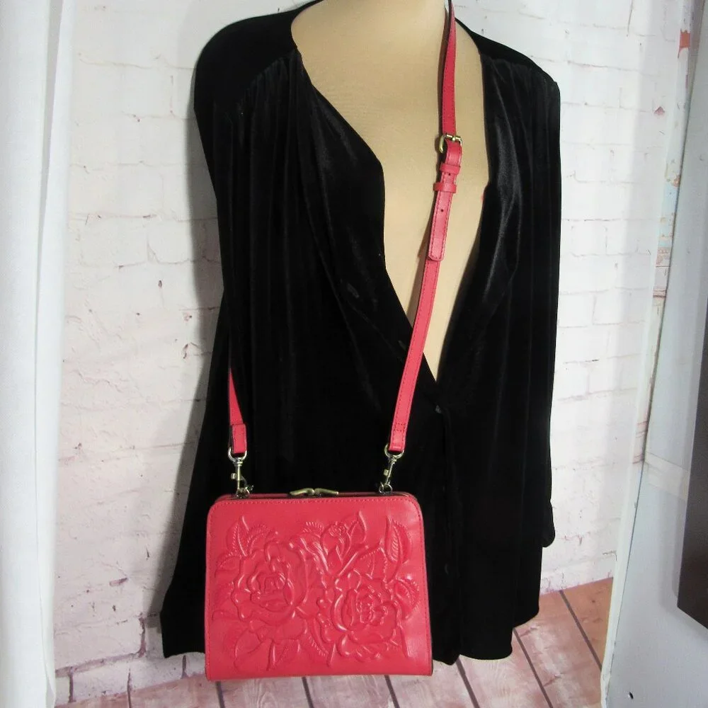 IN BOX PATRICIA NASH EVANGELINE BAG LEATHER, PASSION RED, PEGASUS HORSE CHARM - Picture 8 of 15